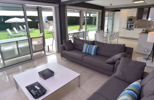 Playa del Ingles Apartment | Apartment with free WiFi, AC and direct access to the beach