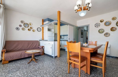 Sant Salvador Apartment | Apartment 'Edificio Victoria 1º-1ª' with Sea View, Private Terrace and Wi-Fi