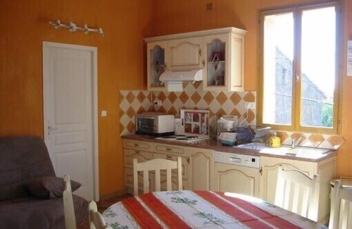 Montaren-et-Saint-Mediers Apartment | Apart. in 18th century farmhouse with heated pool, near Pont du Gard