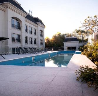 Rio Cuarto Apartment | Apart France - Con Gim, Piscina y estacionamiento - Matrimonial