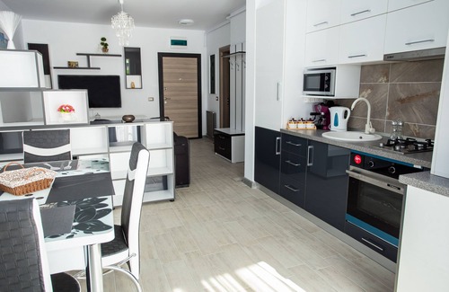 Mamaia-Sat Apartment | Apartament Alezzi Black&White 1