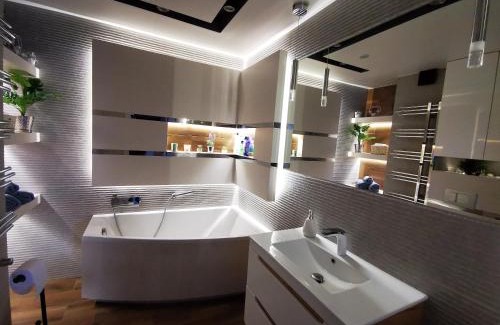Kielce Apartment | Apartament SZWEDZKA - garaż podziemnym , dostęp 24h code , duży taras 30m