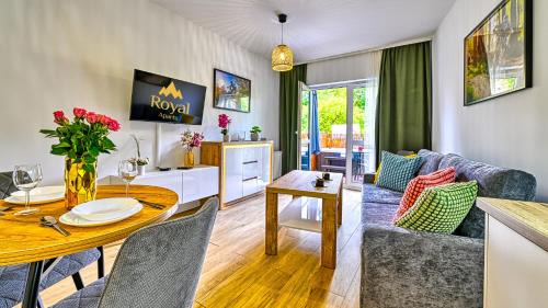 Swieradow-Zdroj Apartment | Apartament z prywatnym jacuzzi przy deptaku by Royal Aparts Holiday Mountain Residence