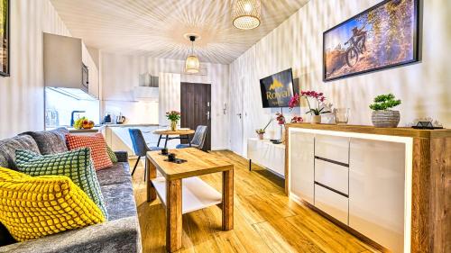 Swieradow-Zdroj Apartment | Apartament z prywatnym jacuzzi przy deptaku by Royal Aparts Holiday Mountain Residence