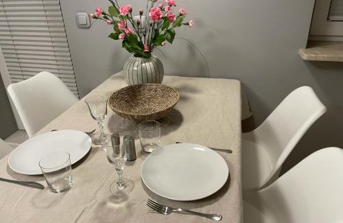 Grochow Apartment | Apartament z tarasem przy parku
