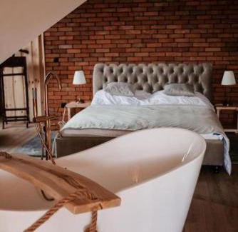 gmina Stare Miasto Apartment | Apartament z wanną wolnostojącą