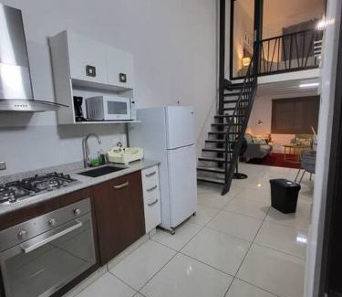 Rio Abajo Apartment | Apartamento #6 cómodo, Tranquilo, Elegante cerca de la estación del metro de la cincuentenario