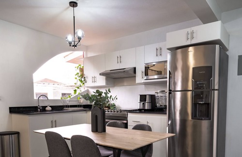 Quetzaltenango Apartment | Apartamento acogedor y minimalista.