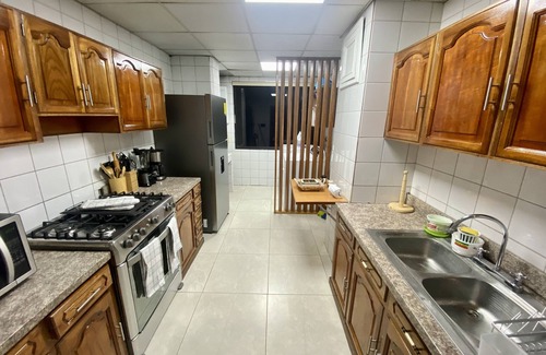 San Sebastian Apartment | Apartamento Amplio y Cómodo con Terraza en la Zona Rosa