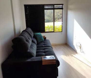 Country Apartment | Apartamento mobiliado com ar condicionado em um quarto