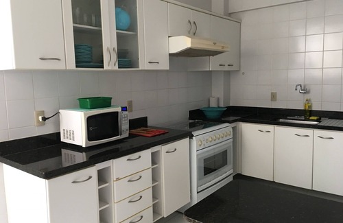 Praia do Morro Apartment | Apartamento na Praia do Morro, frente ao mar, 4 quartos, 2 vagas, Wi-Fi, 10 👩❤️👨