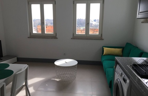 Viseu Apartment | Apartamento na Praça Dom Duarte, 3º Andar com Varanda