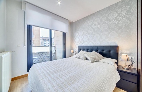 Huarte Apartment | Apartamento Oihana by Clabao
