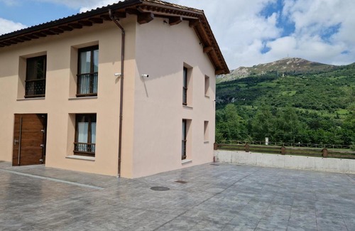 Panes Apartment | Apartamentos Villa de Panes - La Plaza