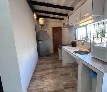Fray Bentos House | Aparthouse-Compartida!