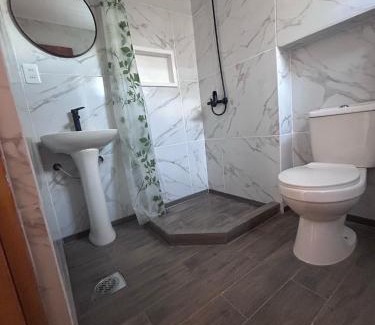 Fray Bentos House | Aparthouse-Compartida!