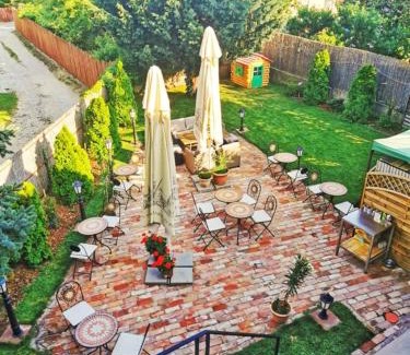 Erd Apartment | Apartman Poirot Balcony