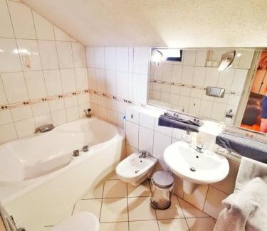 Erd Apartment | Apartman Poirot Balcony