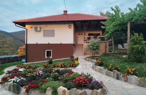 Mladenovac Apartment | Apartmani Ružina staza