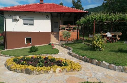 Mladenovac Apartment | Apartmani Ružina staza