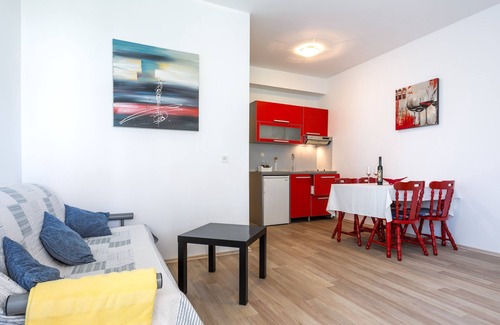 Podstrana Apartment | Apartmani Sara & Nino with pool #2
