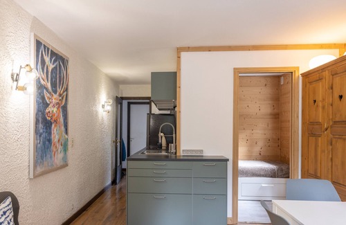 Les Contamines-Montjoie Apartment | Apartment "5 à 6 Personnes" with Mountain View and Shared Pool