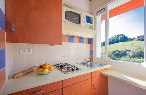 Saint-Jean-Pied-de-Port Apartment | Apartment in Saint-Jean-Pied-de-Port with Balcony