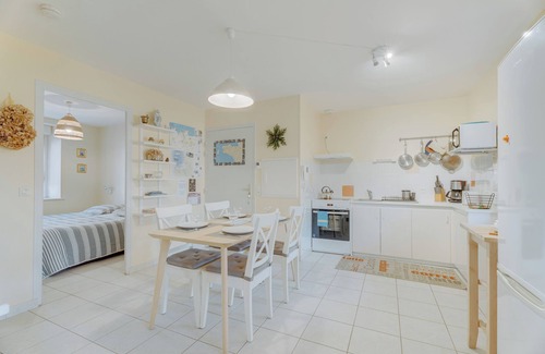 Saint-Benoit-des-Ondes Apartment | Apartment 'Grain De Vanille' with Private Terrace and Wi-Fi