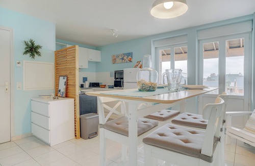 Saint-Benoit-des-Ondes Apartment | Apartment 'Côte D'emeraude' with Private Terrace, Private Garden and Wi-Fi