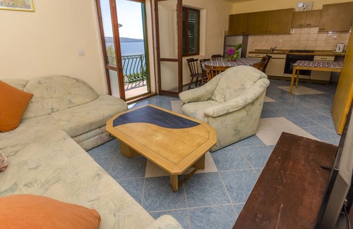 Stomorska Apartment | Apartments Oaza (73031-A1) - Stomorska - island Solta