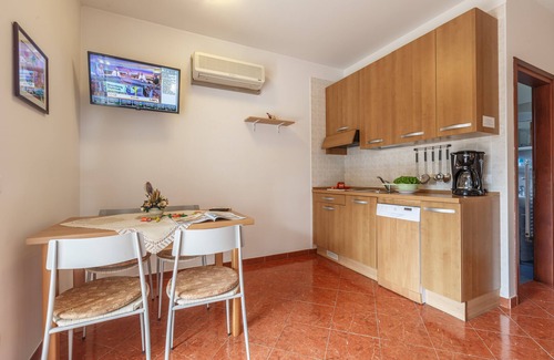 Novigrad Apartment | Apartment 101 in Villa Baissero, 40m from the beach