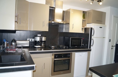 Lahonce Apartment | Apartment 15 km from the beach, jacuzzi, sauna, sleeps 5, fully equipped