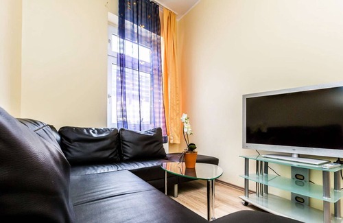 Muelheim Apartment | Apartment 1st floor (W6) - 2x bedrooms - 6x single beds - kitchen - living room