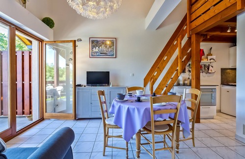 Saint-Jorioz Apartment | Apartment 200m from lake. Fitted to high standard. Mountain views, large balcony