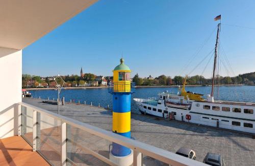 Eckernfoerde Apartment | Apartment 21, Blickrichtung Binnenhafen NordOffenes Meer
