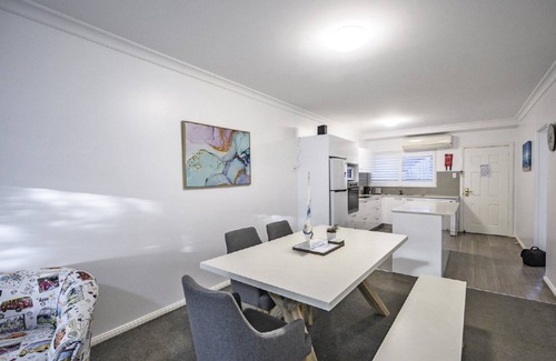 Old Bar House | Apartment 27@ The Meridian