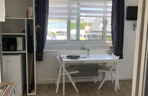 Saint-Mathieu Apartment | Apartment 30m from the beach, shops nearby,
