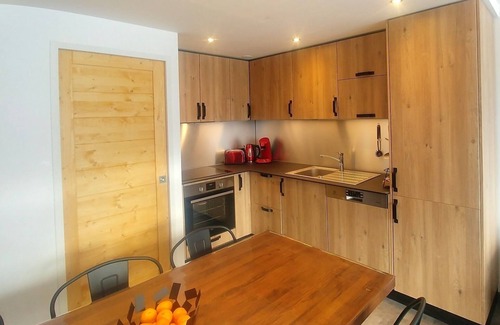 Les Menuires Apartment | Apartment 4/6 people 40m2 at the foot of the slopes facing south 4 fl. Or Les Menuires