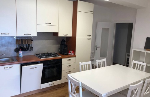 Burano Apartment | Apartment '4' with Lake View, Shared Pool and Wi-Fi