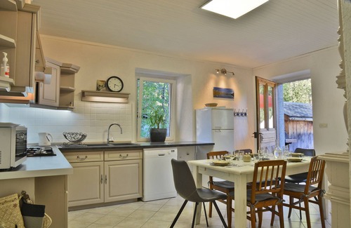 Montriond Apartment | Apartment 5/6 pers 70 m² Ground floor of chalet Chez Marie, terrace. 100 m ski bus.