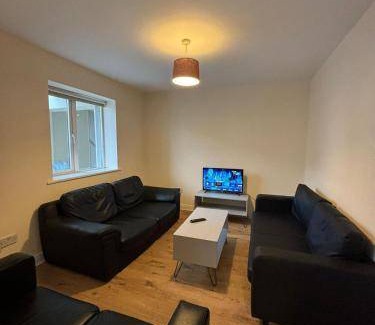 Athlone Apartment | Apartment ∙ 5 bedrooms ∙ 10 guests