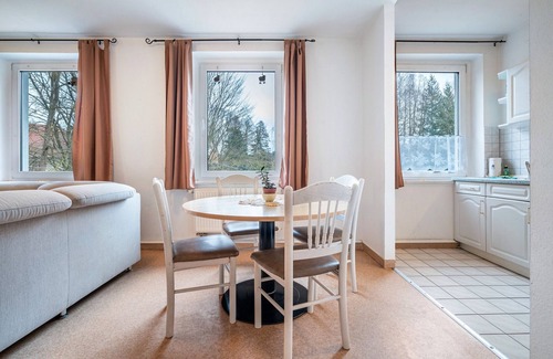 Funkenhagen Apartment | Apartment '5' with Shared Garden