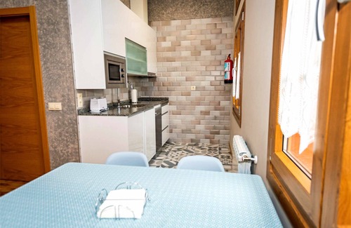 Serantes Apartment | Apartment 9: Modern design with garden view