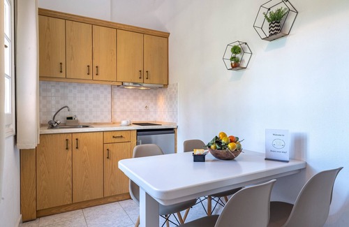 Astrakeri Apartment | Apartment '9' with Sea View, Wi-Fi and Air Conditioning
