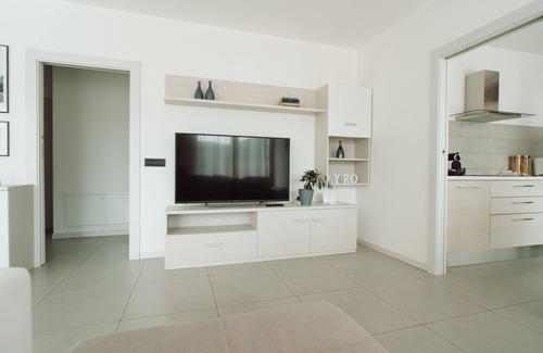 Susa Apartment | Apartment a stone's throw from the lake