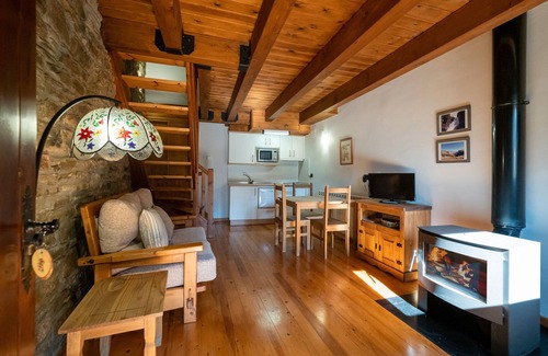 Lardies Apartment | Apartment 'Albar' with Mountain View, Shared Pool and Wi-Fi