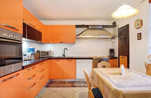 Sicina Apartment | Apartment "Alessio" with Mountain View & Balcony
