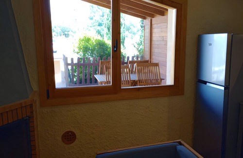 San Martin Sarroca Apartment | Apartment 'Amb Piscina Alta' with Private Pool, Wi-Fi and Air Conditioning