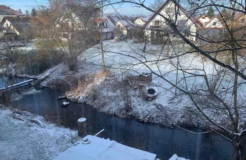 Fahrenzhausen Apartment | Apartment amidst nature-Riverdale, north of Munich