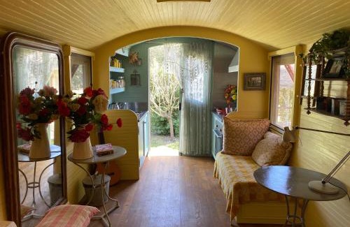 Sardan Bed & Breakfast | Apartment and B&B bedroom and Circus Wagon at Mas Pryce